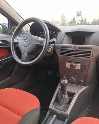 Opel Astra cena 9900 przebieg: 220000, rok produkcji 2005 z Konin małe 154